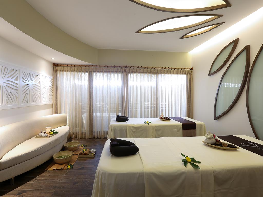 Centara-Sandy-Beach-resort-Da-Nang