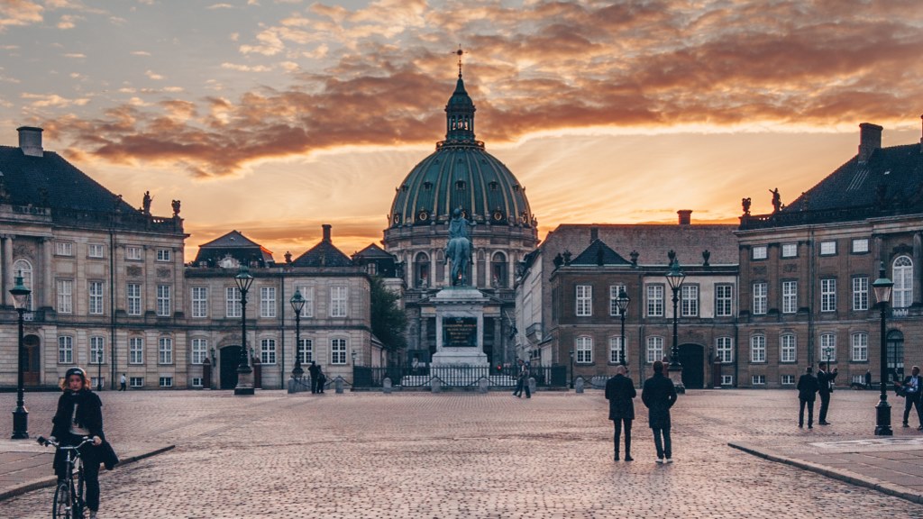 Amalienborg Palace %E2%80%93 Cung %C4%91i%E1%BB%87n Ho%C3%A0ng Gia Amalienborg