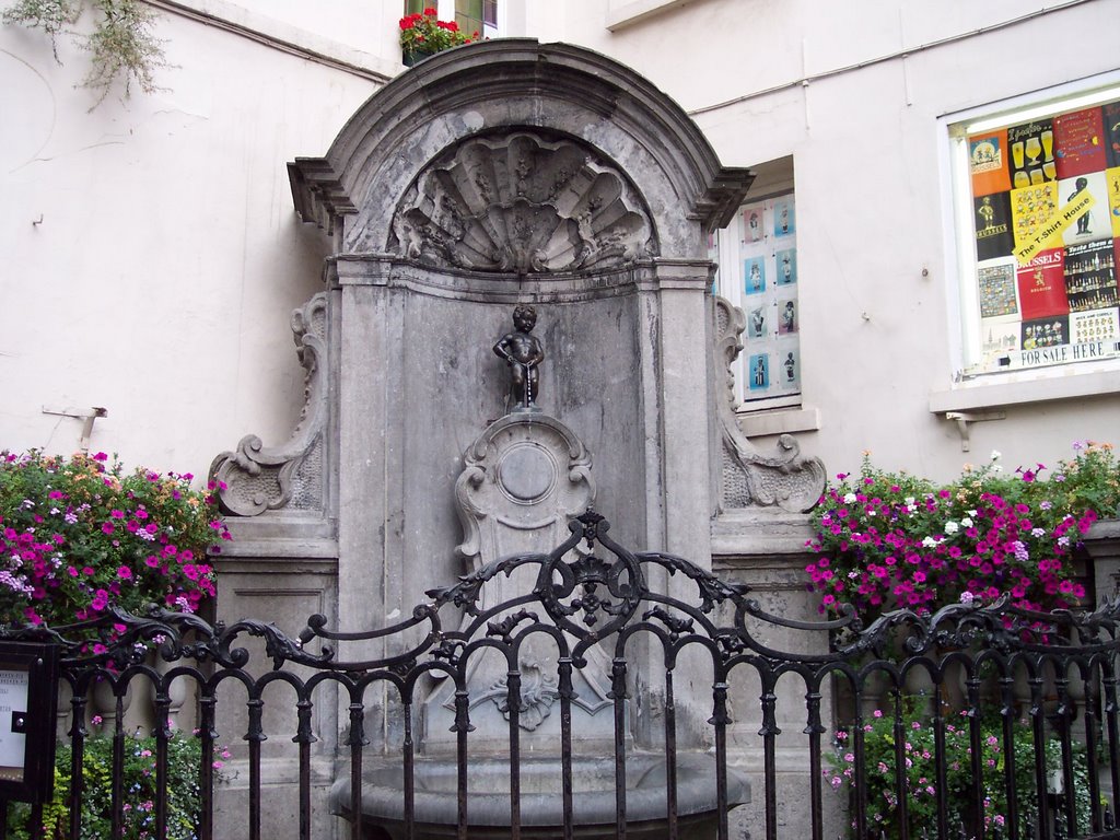 B%E1%BB%A9c t%C6%B0%E1%BB%A3ng %C4%91%E1%BB%93ng Ch%C3%BA b%C3%A9 %C4%91%E1%BB%A9ng t%C3%A8 Manneken Pis