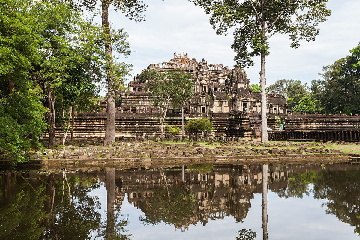 Baphuon Angkor Thom Camboya 2013 08 16 DD 34