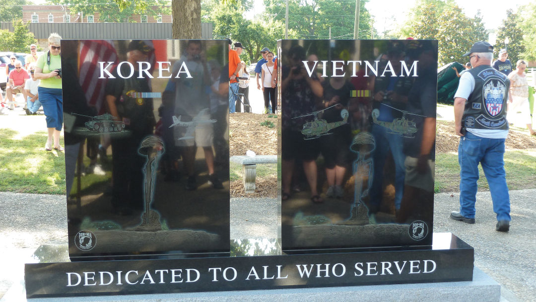 Bia t%C6%B0%E1%BB%9Fng ni%E1%BB%87m c%E1%BB%B1u chi%E1%BA%BFn binh tham chi%E1%BA%BFn %E1%BB%9F H%C3%A0n Qu%E1%BB%91c v%C3%A0 Vi%E1%BB%87t Nam Korea and Vietnam Veterans Memorial
