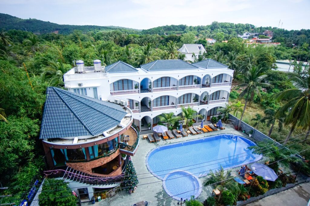 top-10-khach-san-resort-o-duong-dong-phu-quoc-32