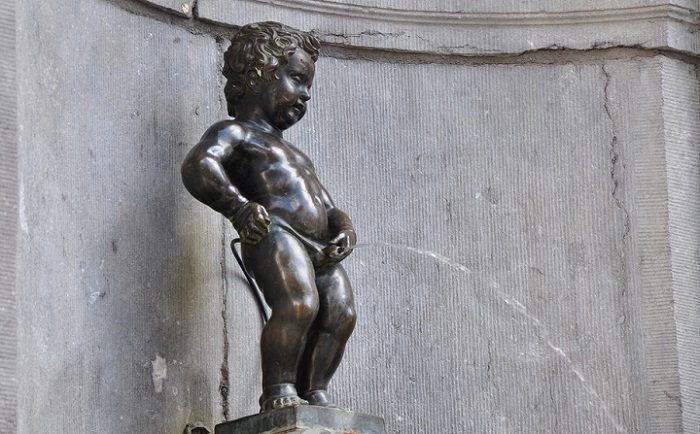 Ch%C3%BA B%C3%A9 %C4%91%E1%BB%A9ng t%C3%A8 %E2%80%9CMannequin Pis%E2%80%9D