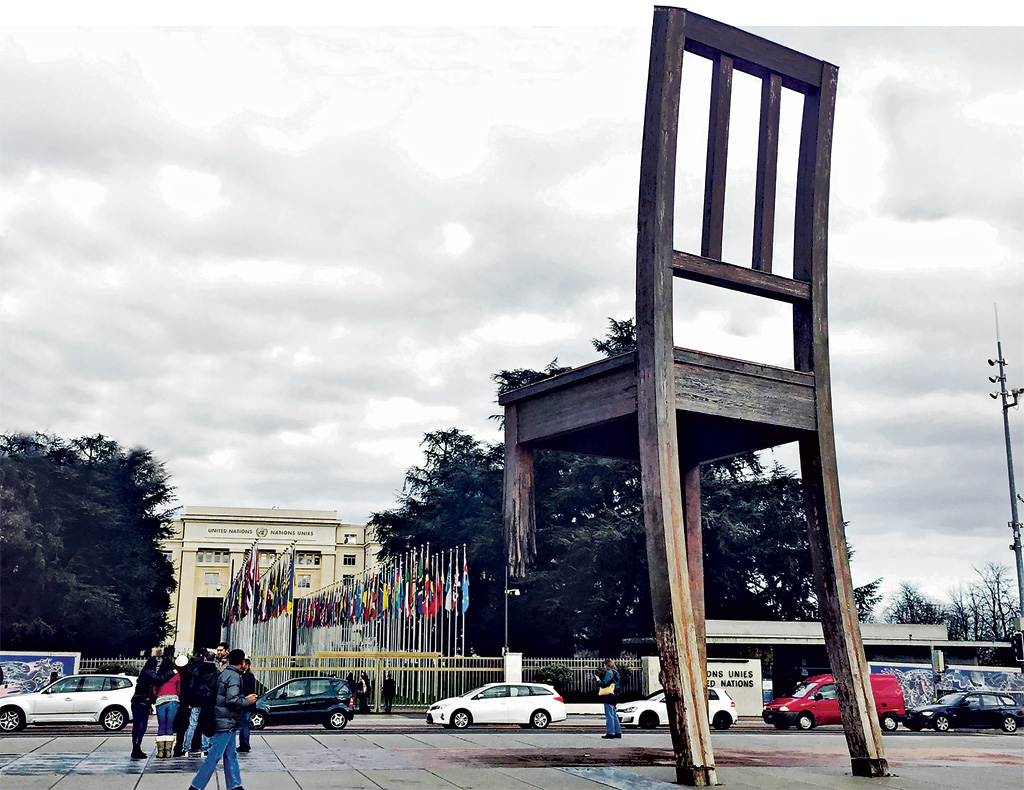 Chi%E1%BA%BFc gh%E1%BA%BF g%C3%A3y %E2%80%93 h%E1%BB%99i ch%E1%BB%AF th%E1%BA%ADp %C4%91%E1%BB%8F qu%E1%BB%91c t%E1%BA%BF