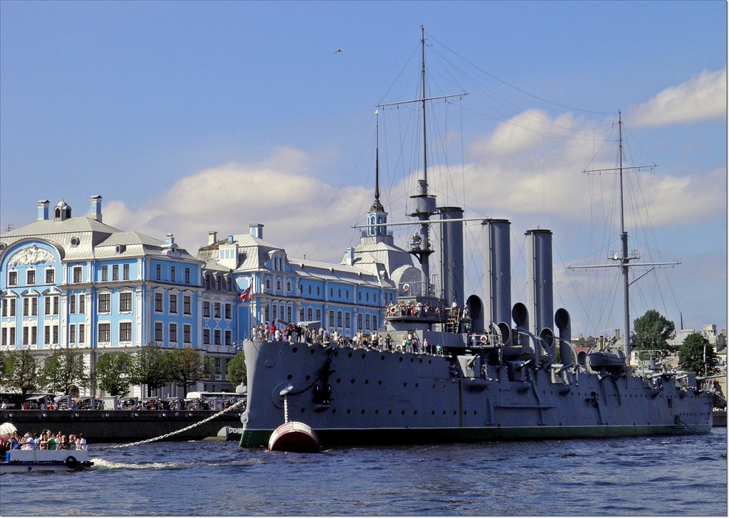 Chi%E1%BA%BFn h%E1%BA%A1m r%E1%BA%A1ng %C4%91%C3%B4ng Aurora