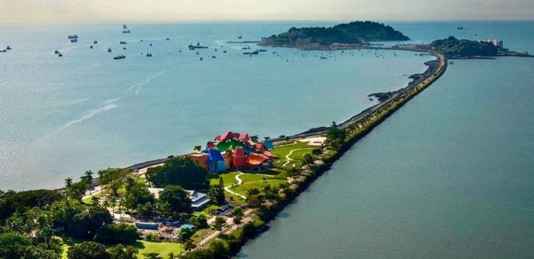 Con %C4%91%C6%B0%E1%BB%9Dng n%E1%BB%95i Amador Causeway