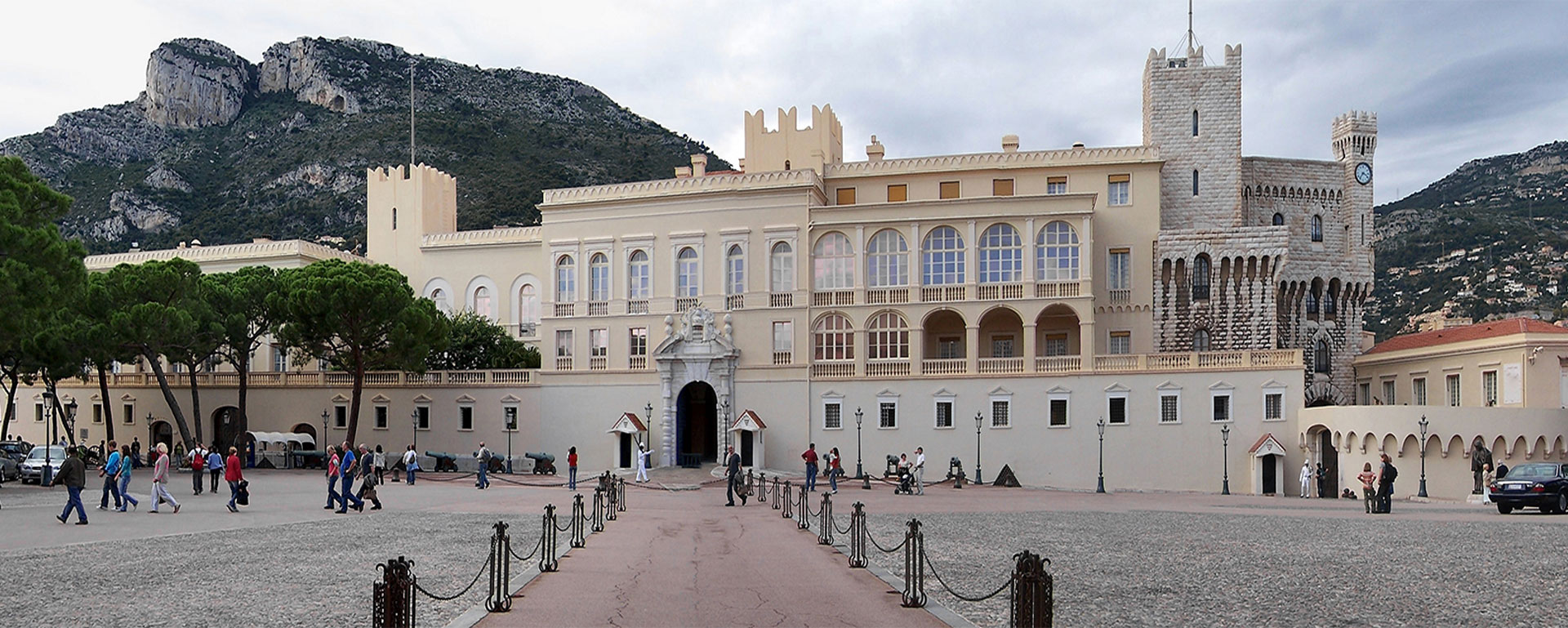 Cung %C4%90i%E1%BB%87n Ho%C3%A0ng T%E1%BB%AD Palais Princier