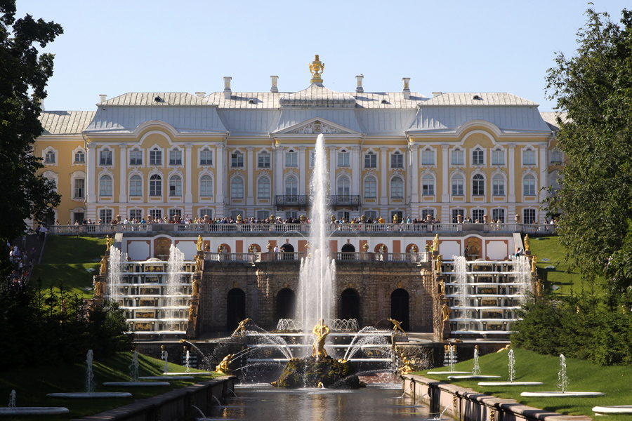 Cung %C4%90i%E1%BB%87n M%C3%B9a H%C3%A8 Peterhof
