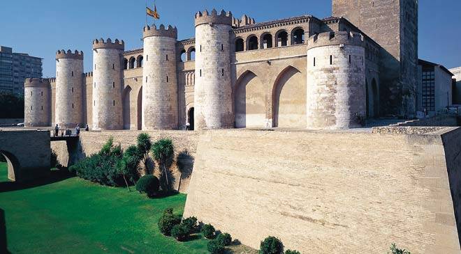 Cung %C4%91i%E1%BB%87n Aljaferia