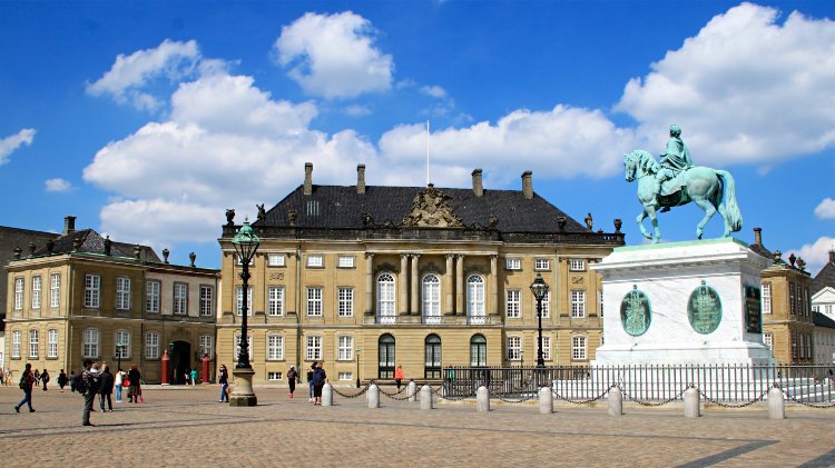 Cung %C4%91i%E1%BB%87n Amalienborg