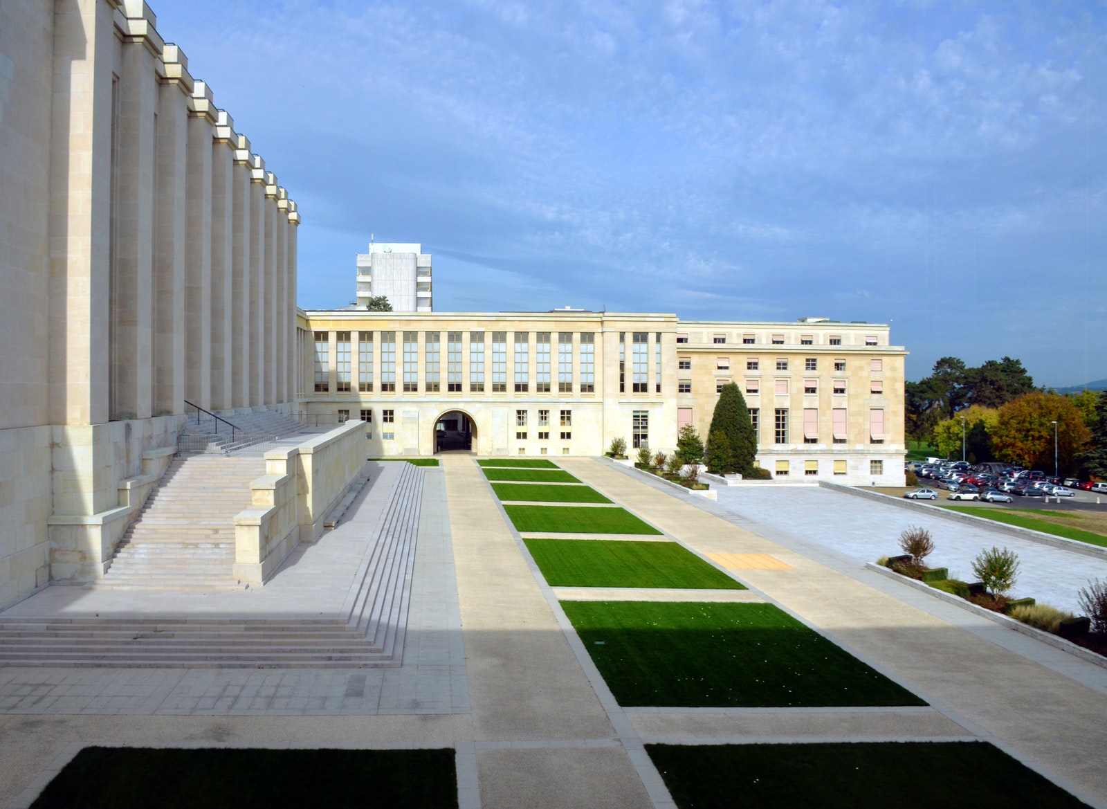 Cung %C4%91i%E1%BB%87n c%C3%A1c qu%E1%BB%91c gia Palace of Nations