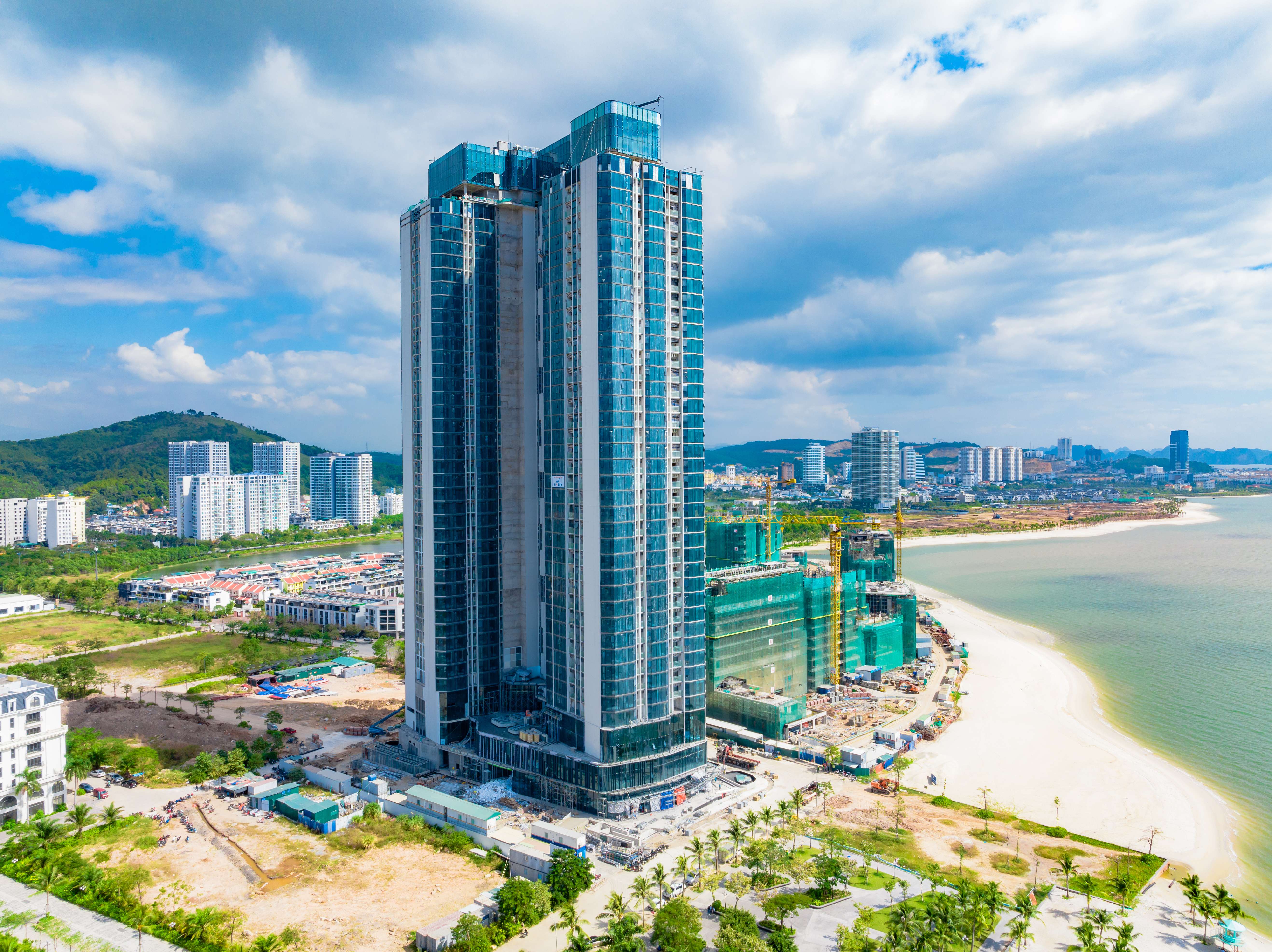 review-khach-san-a-la-carte-ha-long-5-sao-co-gi-hot-khach-san-nghi-duong-moi-nhat-tai-ha-long-2