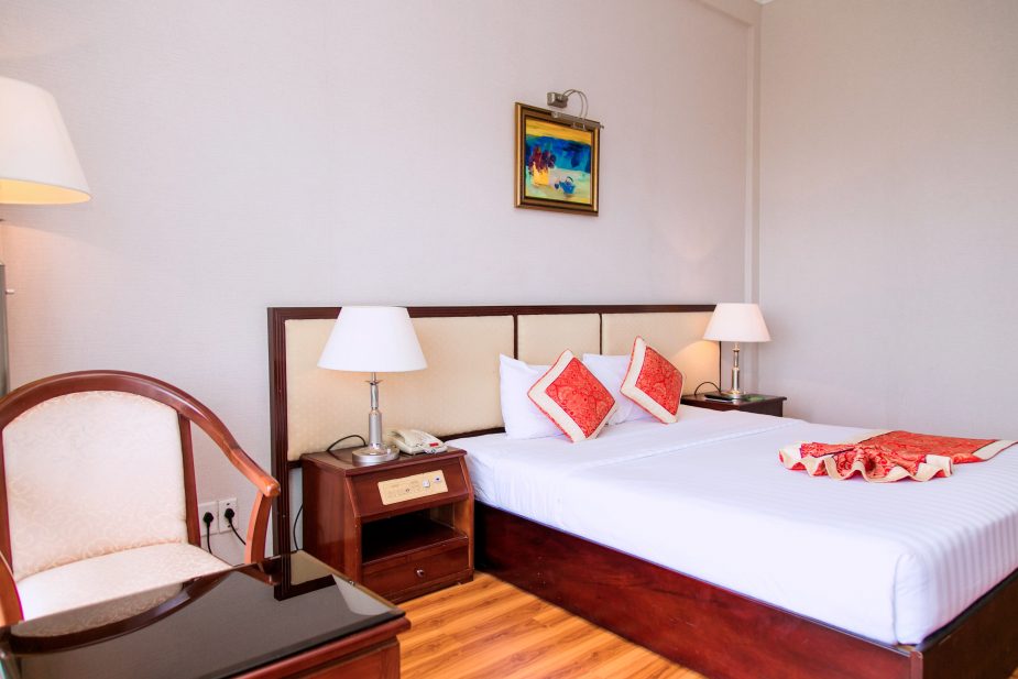 Deluxe 1 126832019898 b