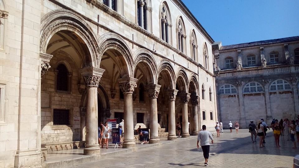 Dinh T%E1%BB%95ng Tr%E1%BA%A5n Kne%C5%BEev dvor