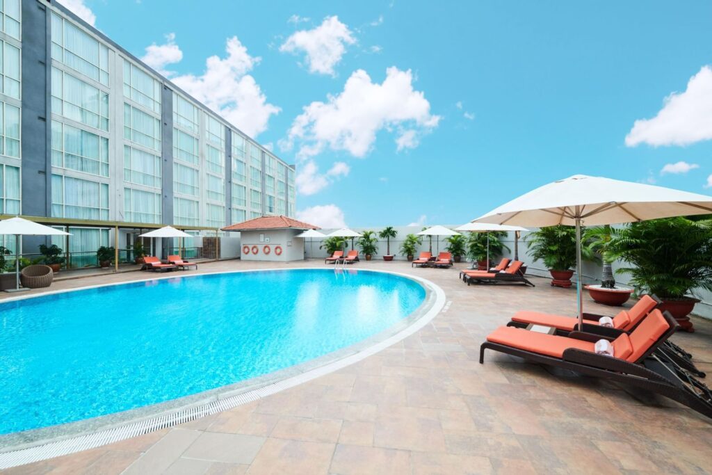 review-khach-san-eastin-grand-hotel-sai-gon-7