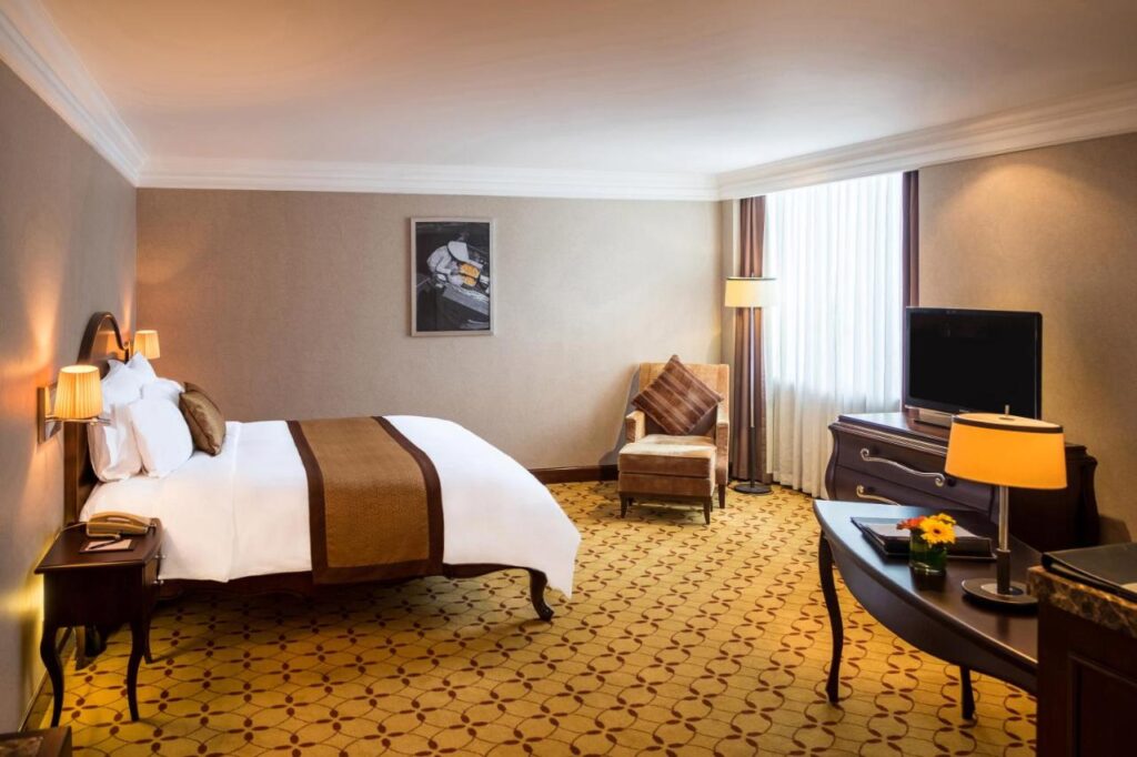 review-khach-san-eastin-grand-hotel-sai-gon-6