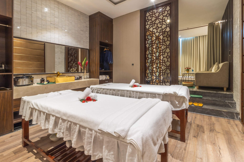 review-khach-san-golden-bay-da-nang-2