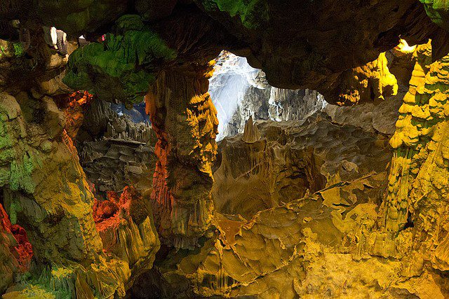 dong-thien-cong-du-lich-ha-long