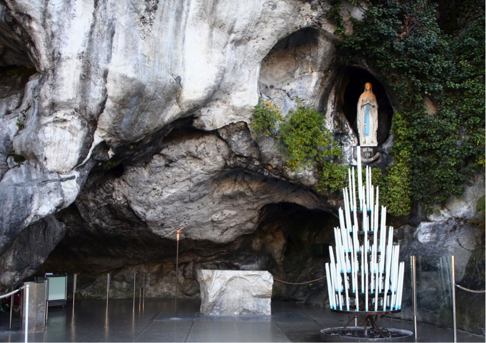 Hang hi%E1%BB%87n h%C3%ACnh %E2%80%93 Grottes de L%E2%80%99apparition