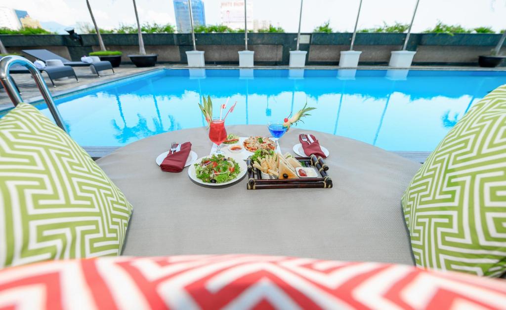 top-16-khach-san-resort-5-6-sao-o-da-nang-moi-dep-gia-tot-nhat-gan-bien-33