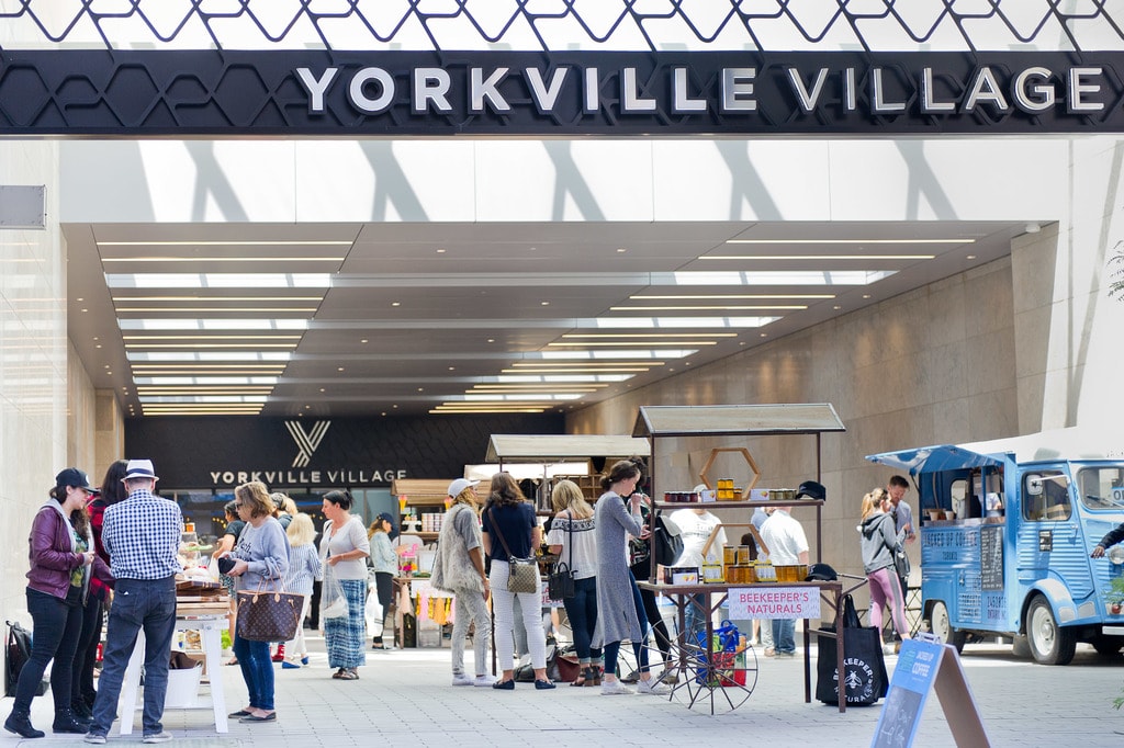 Khu ph%E1%BB%91 th%E1%BB%9Di trang Yorkville Fashion District.