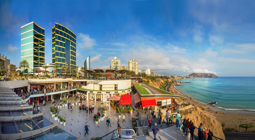 Khu ph%E1%BB%A9c h%E1%BB%A3p mua s%E1%BA%AFm Larcomar