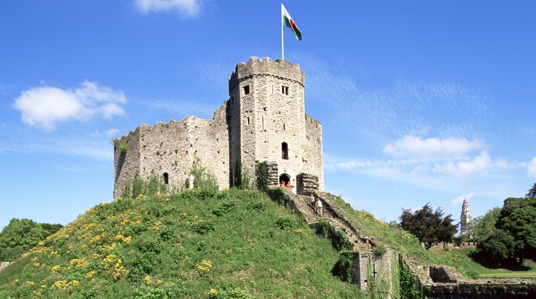 L%C3%A2u %C4%91%C3%A0i Cardiff Castle
