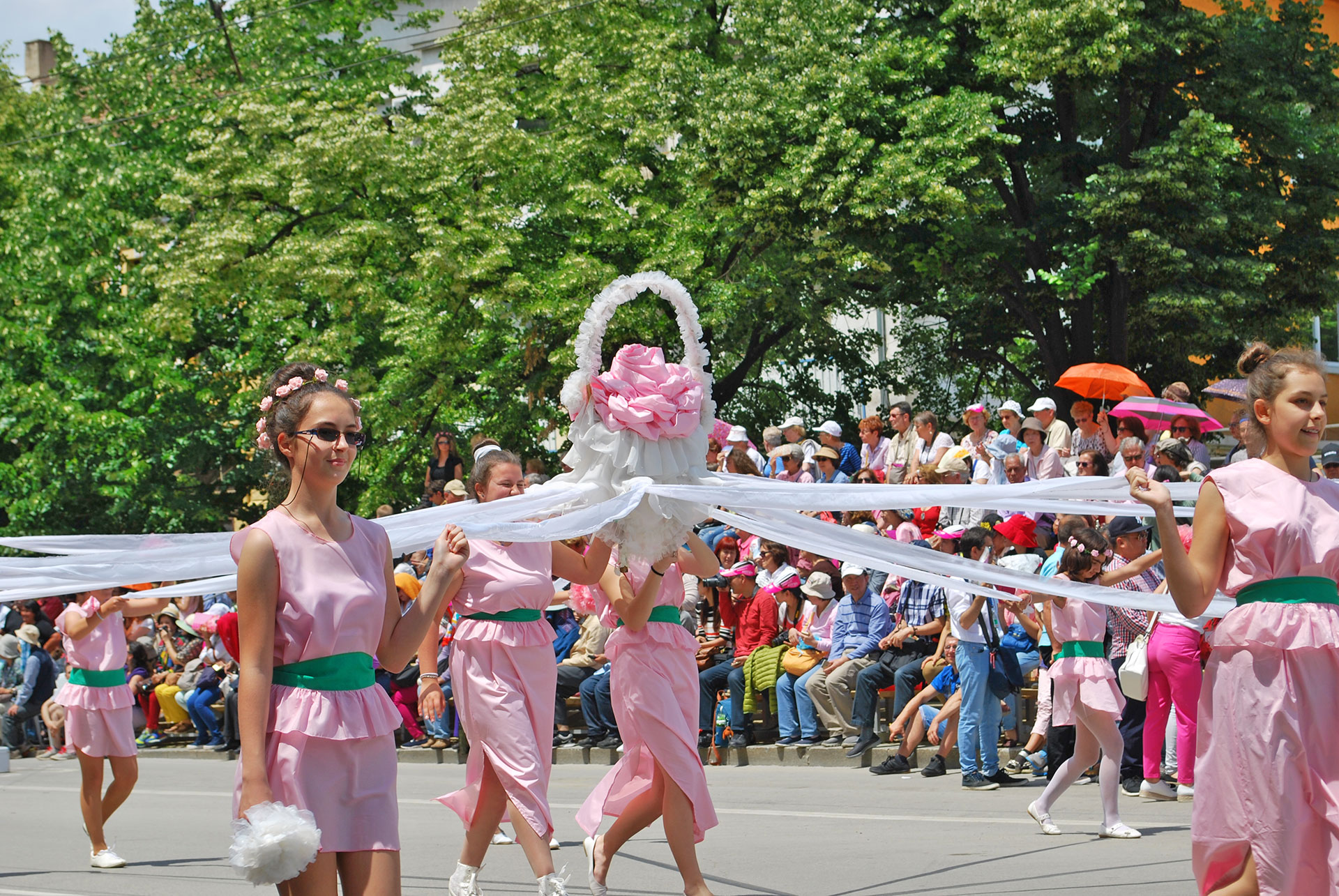 L%E1%BB%85 h%E1%BB%99i hoa h%E1%BB%93ng t%E1%BA%A1i Kazanlak