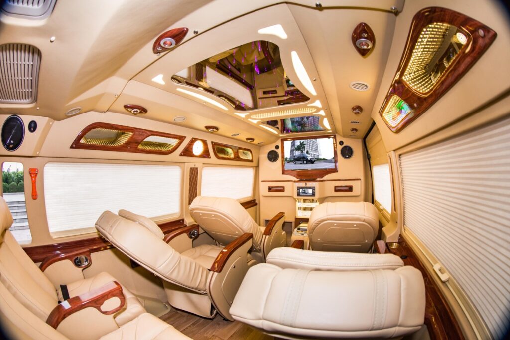 gia-ve-xe-limousine-di-sa-pa-lao-cai-tu-hanoi-noi-bai-2