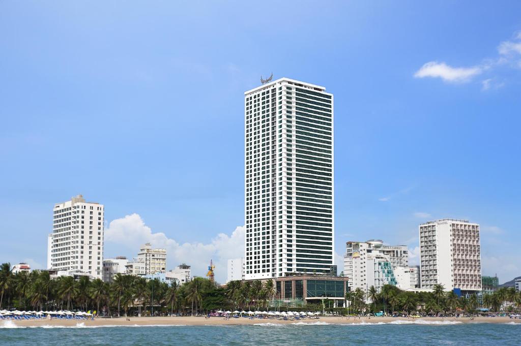 review-gia-phong-khach-san-muong-thanh-luxury-nha-trang-1
