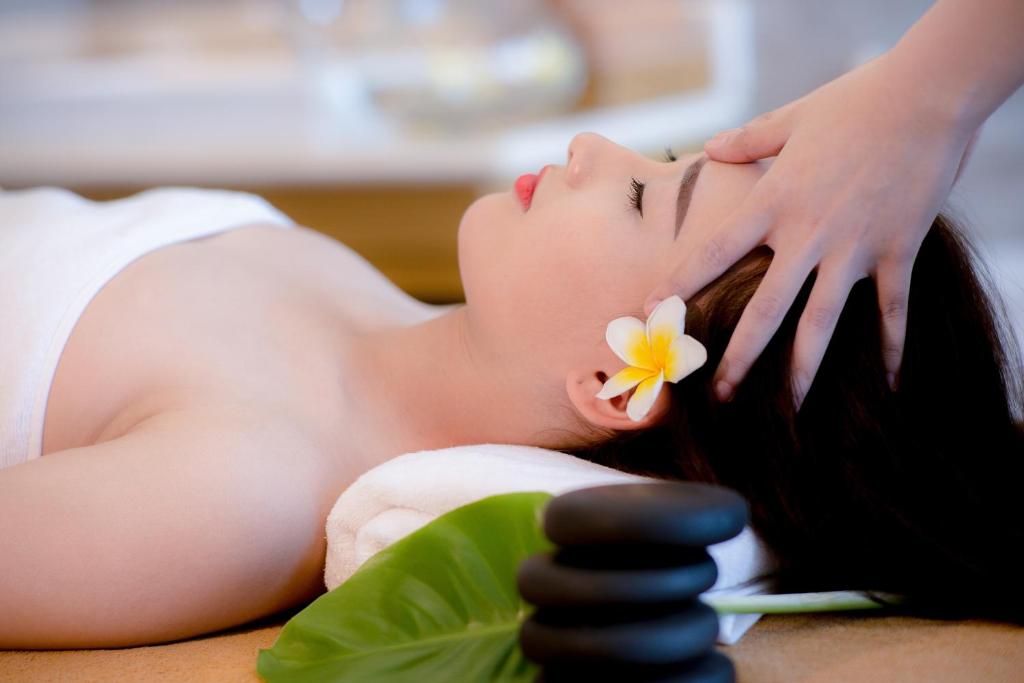 top-16-khach-san-resort-5-6-sao-o-da-nang-moi-dep-gia-tot-nhat-gan-bien-38