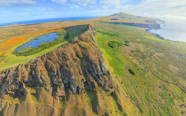 N%C3%BAi l%E1%BB%ADa Rano Raraku Volcano