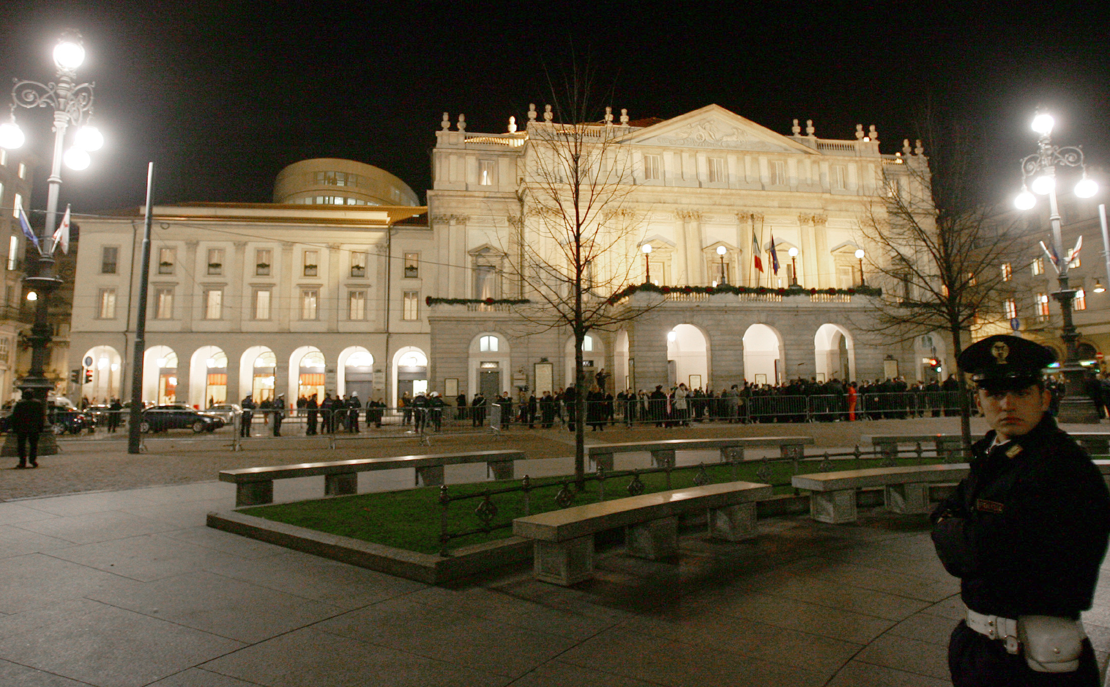 Nh%C3%A0 h%C3%A1t opera La Scala