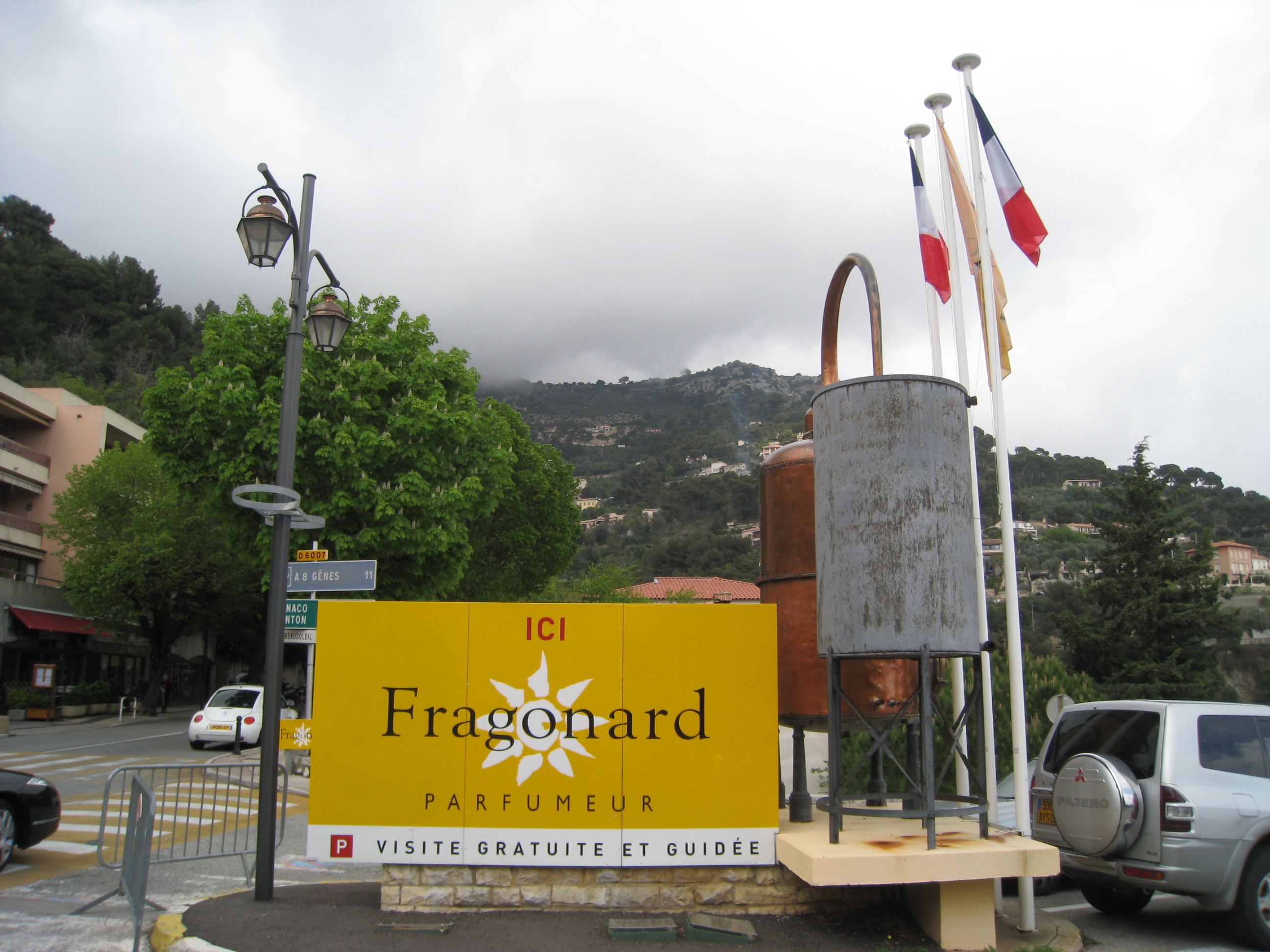 Nh%C3%A0 m%C3%A1y s%E1%BA%A3n xu%E1%BA%A5t n%C6%B0%E1%BB%9Bc hoa Fragonard