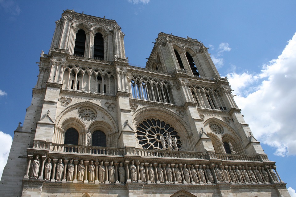 Nh%C3%A0 th%E1%BB%9D %C4%90%E1%BB%A9c B%C3%A0 Paris Notre Dame Cathedral