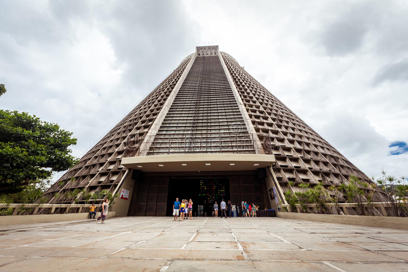 Nh%C3%A0 th%E1%BB%9D Metropolitan