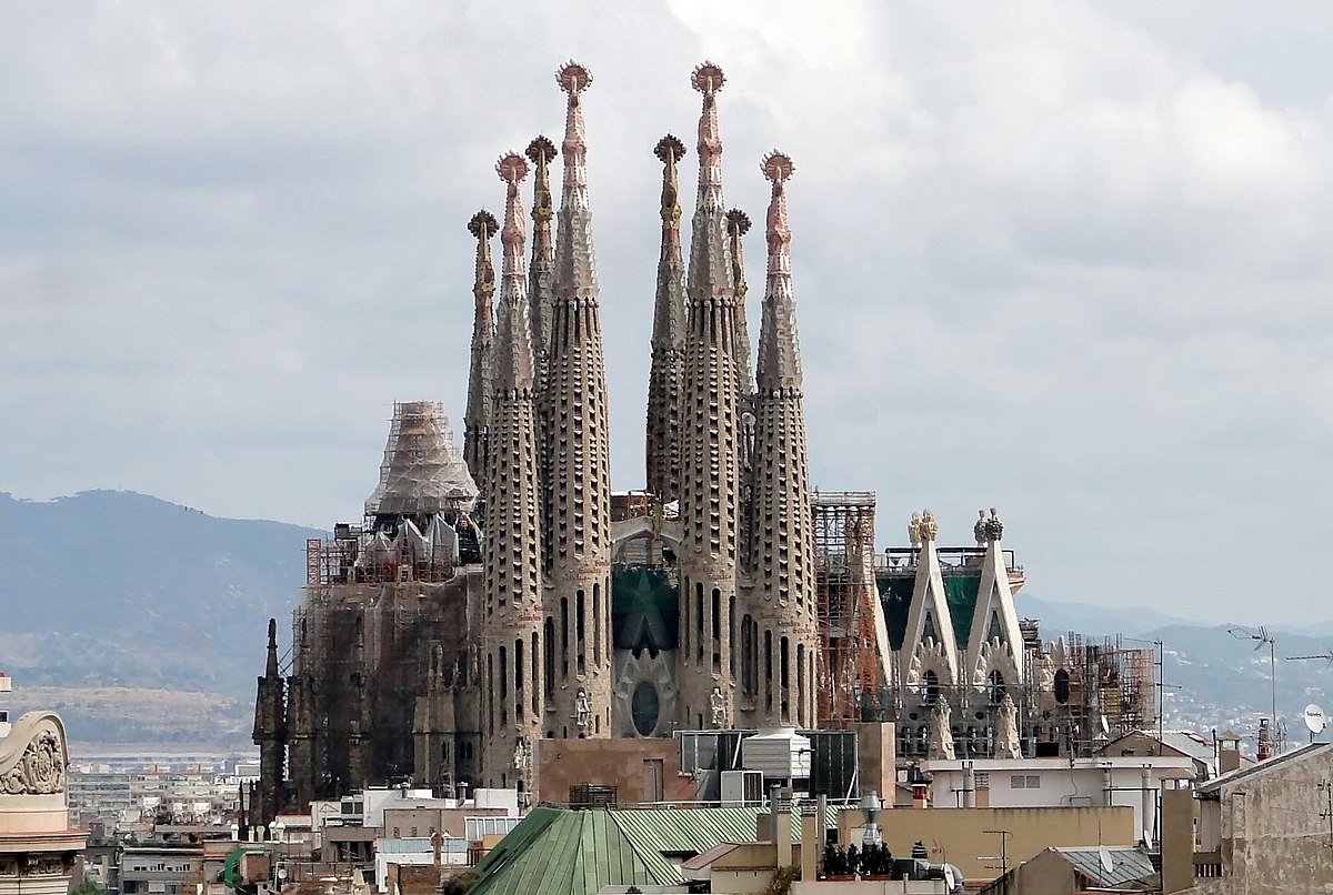 Nh%C3%A0 th%E1%BB%9D Sagrada Familia
