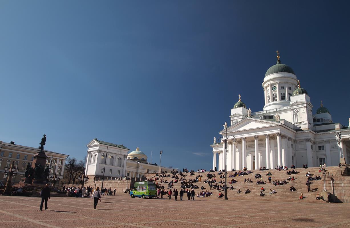 Nh%C3%A0 th%E1%BB%9D Tr%E1%BA%AFng Helsinki Cathedral