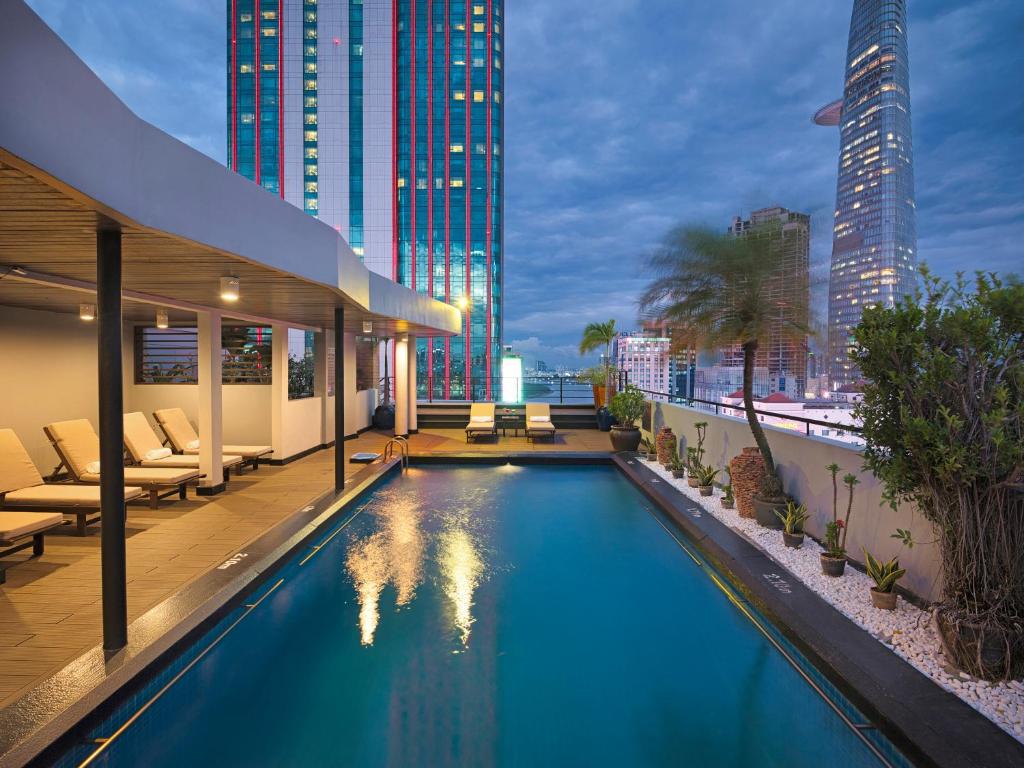 Palace-hotel-saigon1