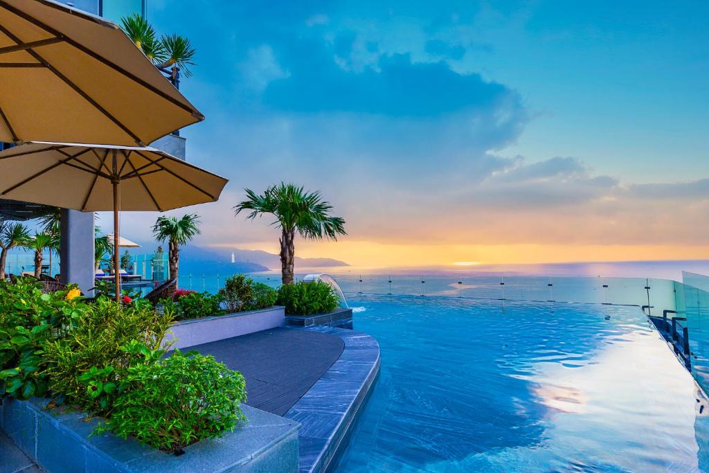 Peninsula-hotel-danang10