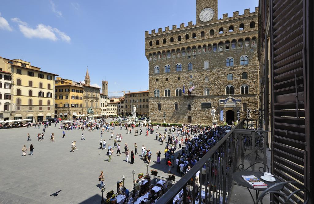 Qu%E1%BA%A3ng tr%C6%B0%E1%BB%9Dng Piazza della Signoria