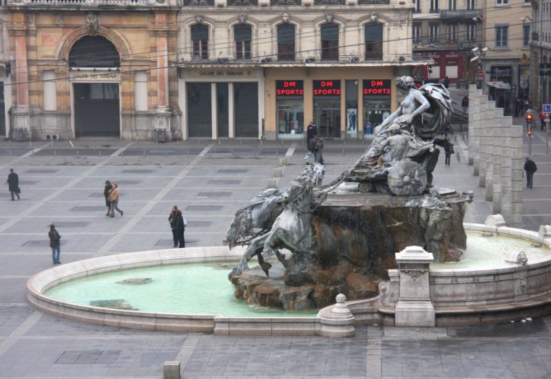 Qu%E1%BA%A3ng tr%C6%B0%E1%BB%9Dng