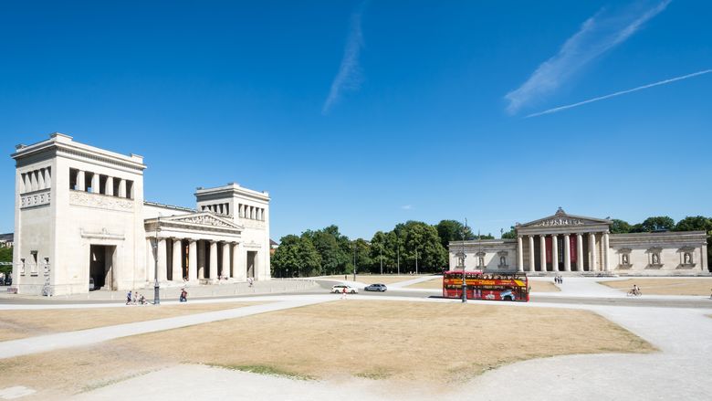 Qu%E1%BA%A3ng tr%C6%B0%E1%BB%9Dng nh%C3%A0 vua Konigsplatz