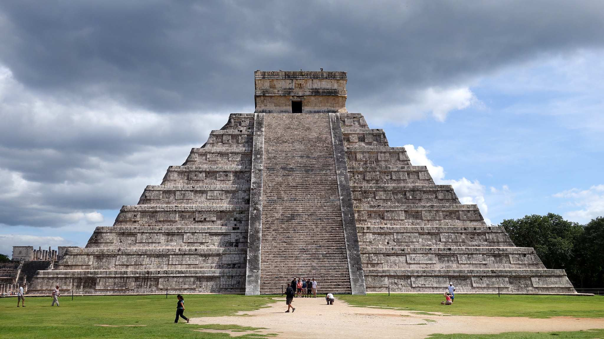 Qu%E1%BA%A7n th%E1%BB%83 ki%E1%BA%BFn tr%C3%BAc Chichen Itza