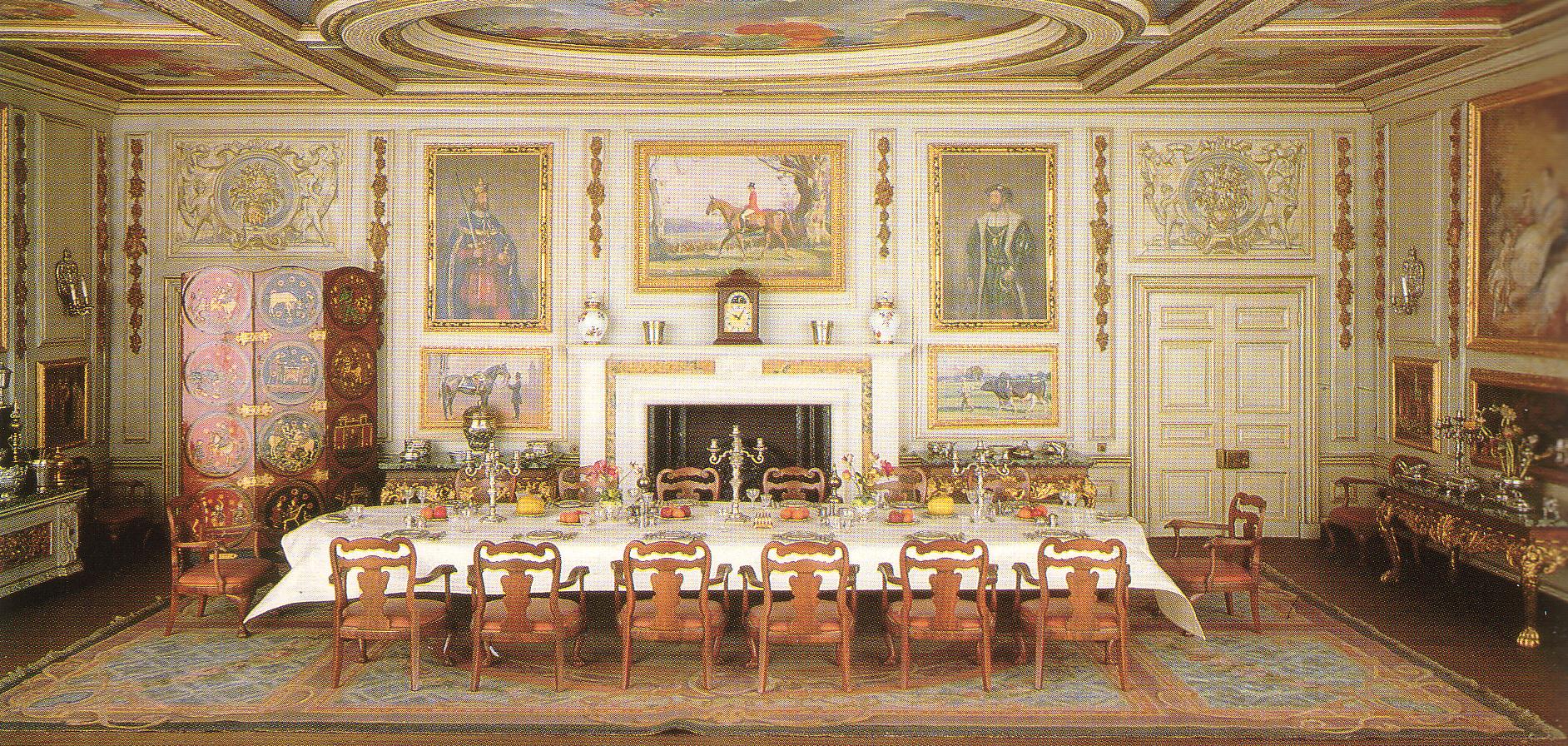 Queen Mary%E2%80%99s dolls C%C4%83n Nh%C3%A0 B%C3%BAp B%C3%AA