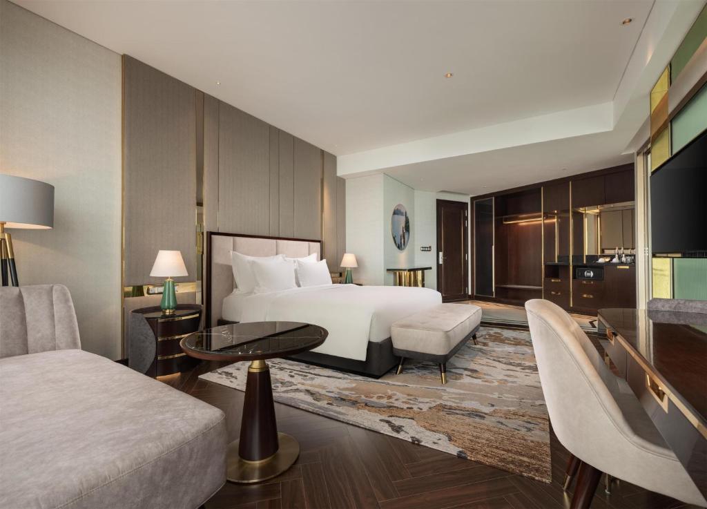 Radisson-blu-ha-long-bay2