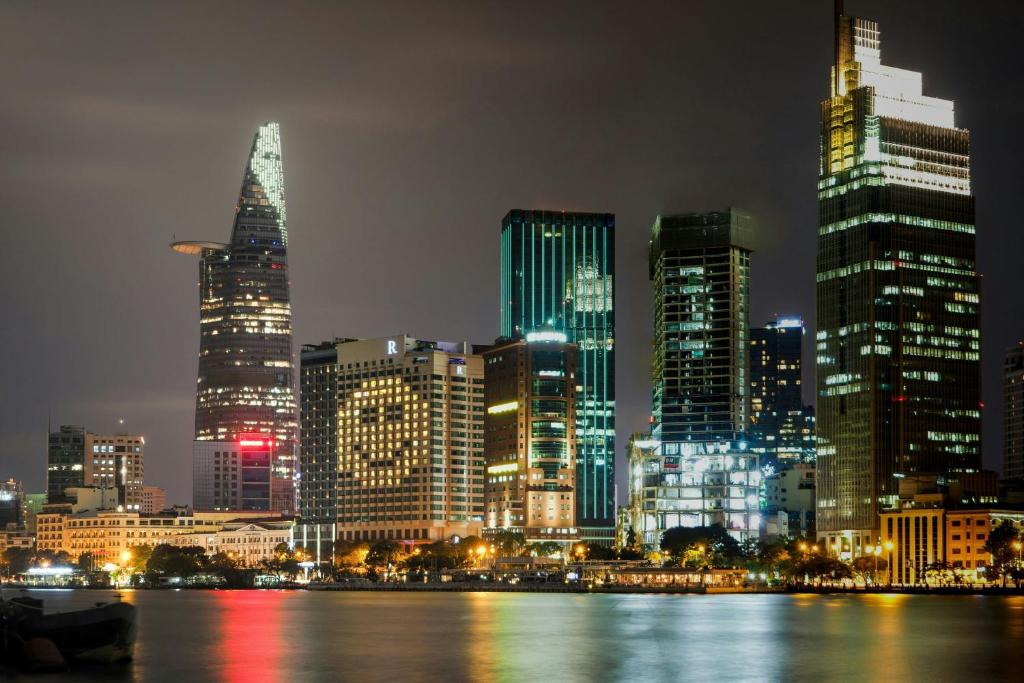 Renaissance-riverside-hotel-saigon10