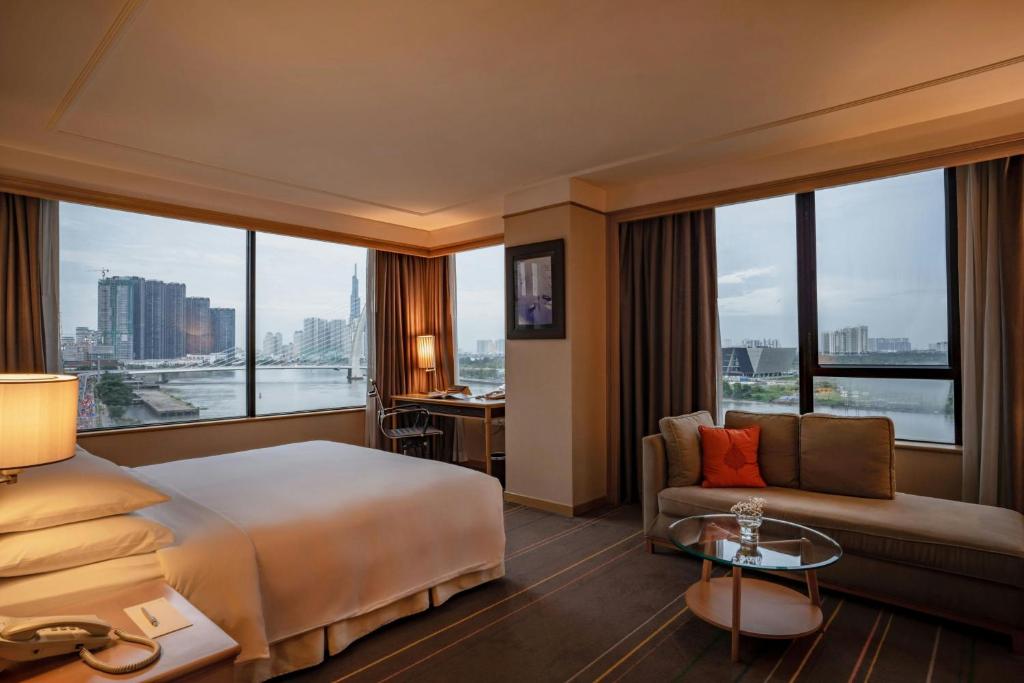 Renaissance-riverside-hotel-saigon3
