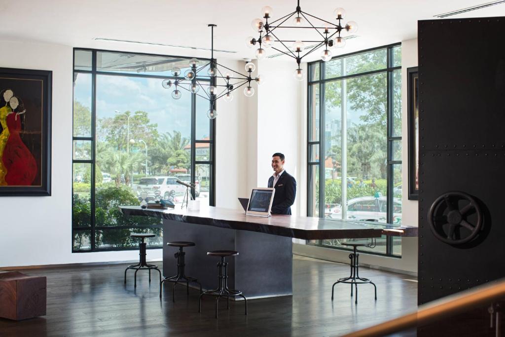 Renaissance-riverside-hotel-saigon6