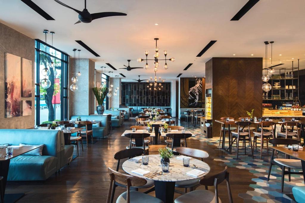 Renaissance-riverside-hotel-saigon9